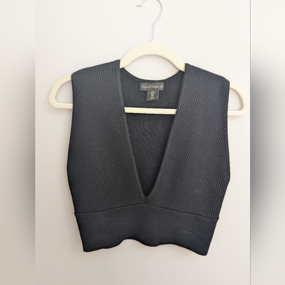 ✨ House of Harlow 1960 Ribbed Deep V Crop Top